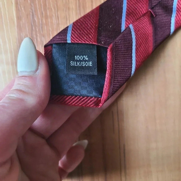 Signature Red stripped silk  tie - Picture 4 of 5